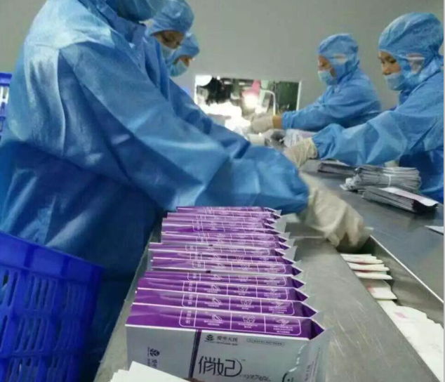洁净厂房员工操作